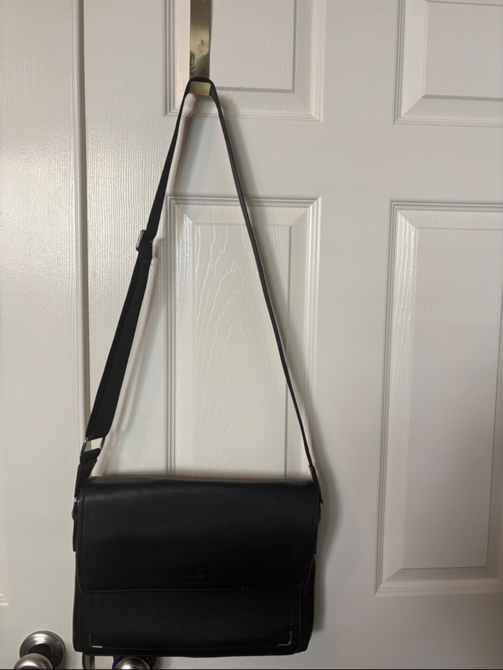 Classic UNISEX Black Messenger Bag with Adjustable Crossbody Strap